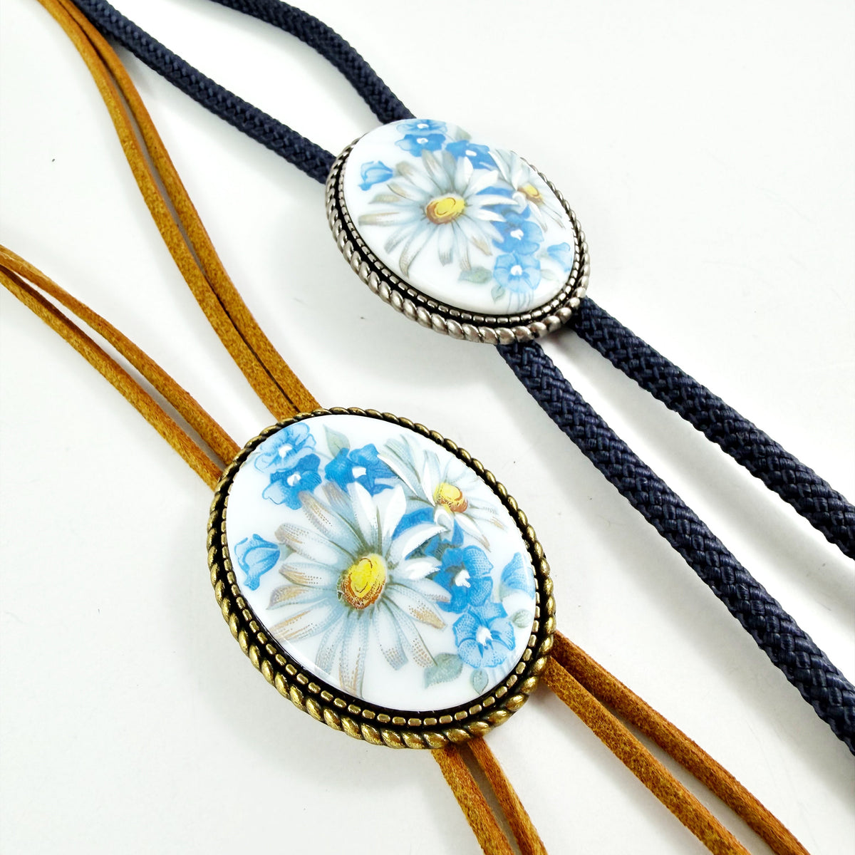 “Double Daisy" Vintage Bolo Tie