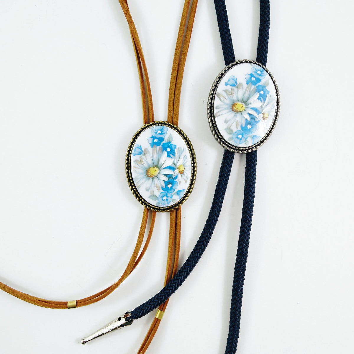 “Double Daisy" Vintage Bolo Tie